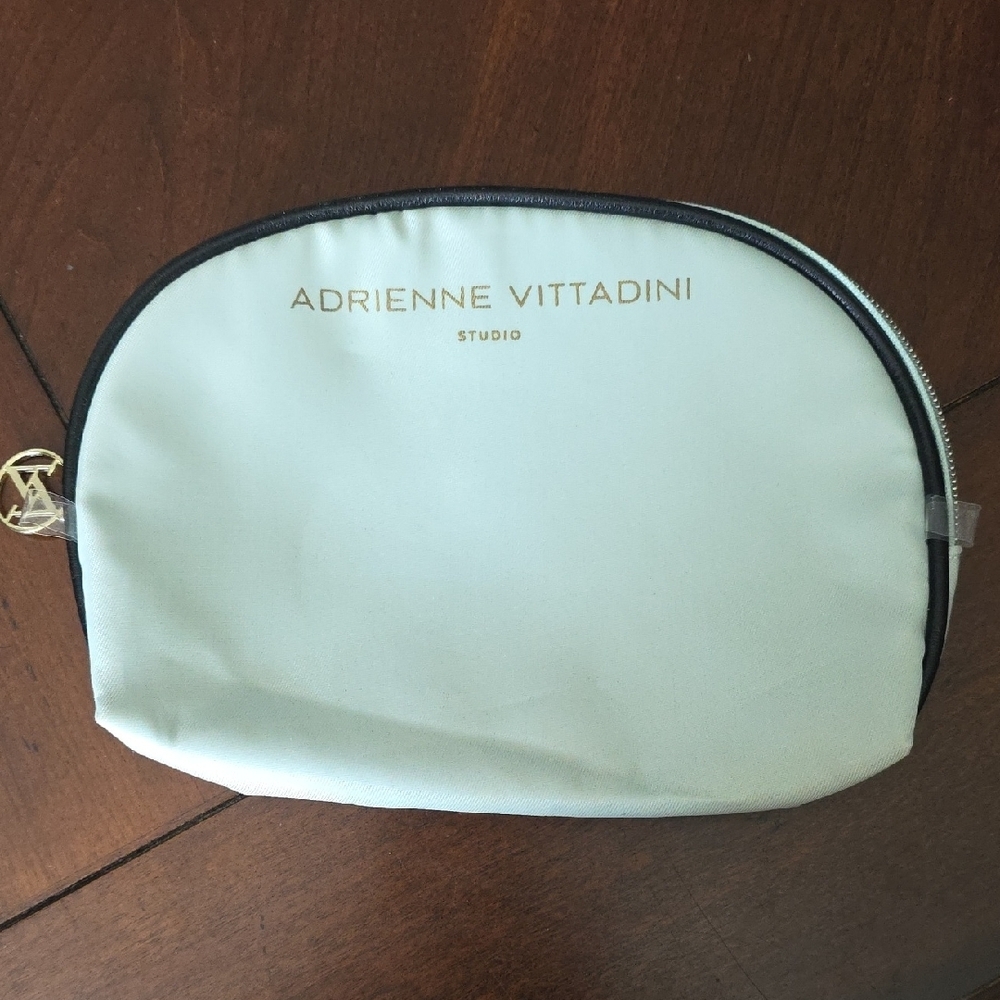 (J9) Adrienne Vittadini Studio Gold and Cream Small/thin Cosmetic Bag